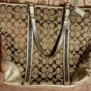 Coach Bag Signature Large purse #F05J- 8K53 Beaded